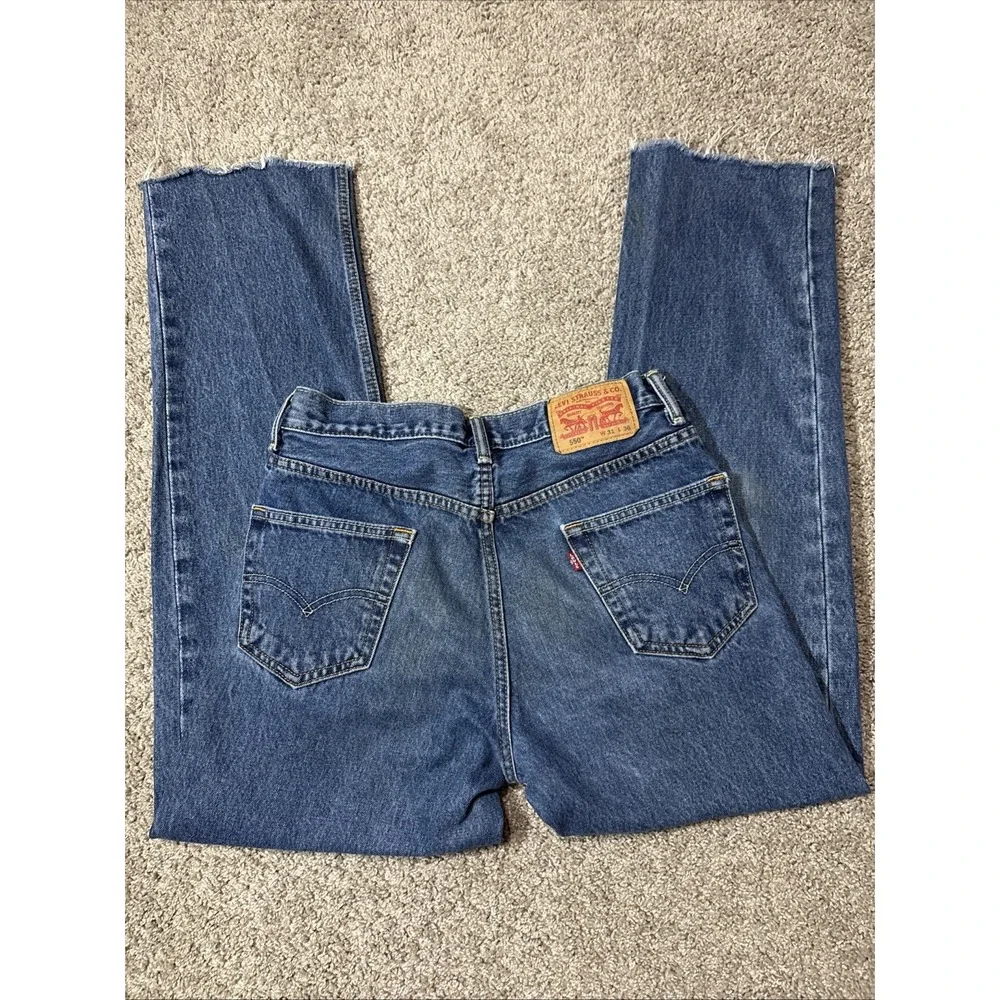 Levis 550 Regular Fit Jeans Mens 30x28 Blue Medium Wash Frayed Raw Hem Denim